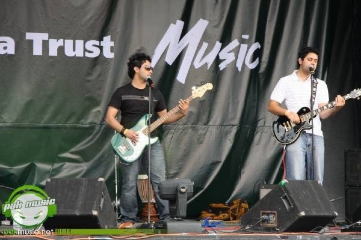 Izteraab on stage